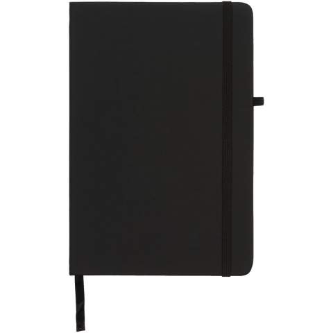 Het Noir-notitieboek heeft een harde PU omslag wat zacht aanvoelt voor een tastbare afwerking. Elk notitieboek heeft een gekleurd sluitbandje, penlus en bladwijzer. Het notitieboek bevat 96 bladen (70g/m2) crèmekleurig lijntjespapier.