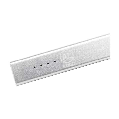Puissante banque d'alimentation avec batterie lithium-polymère intégrée (5000 mAh). Le boîtier est composé à 100% d'aluminium recyclé certifié GRS. Cette batterie se glisse facilement dans votre poche, ce qui vous permet de l'emporter confortablement partout où vous allez. Entrée 5 V/2.4 A (type-c) Sortie : 5 V/2.4 A double USB. Équipé de voyants lumineux pratiques. Un câble de charge USB-C et un mode d'emploi inclus. Matière recyclée totale : 36%.     L'utilisation d'aluminium recyclé permet de réduire le nombre de nouvelles matières premières utilisées pour la fabrication de ce produit. Cela signifie moins de consommation d'énergie et moins d'utilisation d'eau. Par pièce dans une boîte.