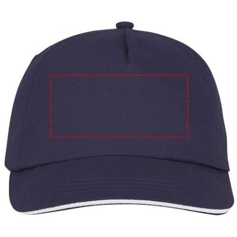 La casquette Styx 5 panel sandwich a une visière pré-courbée avec un design sandwich, alliant mode et fonctionnalité. Fabriquée en sergé de coton 175 g/m², elle offre à la fois une grande durabilité et un toucher doux et respirant. Les œillets brodés assurent une meilleure ventilation, vous permettant de rester au frais pendant vos activités. Avec un tour de tête de 58 cm, il s'adapte confortablement aux différentes tailles de tête. La fermeture auto-agrippante en tissu permet des ajustements faciles et sûrs.