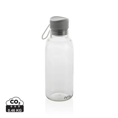 Die Atik-Flasche ist hervorragend, wenn Sie Wert auf leichte Tragbarkeit und minimalistisches Design legen. Der Flaschenkörper besteht zu 100% aus RCS-zertifiziertem RPET und recyceltem PP. Die RCS-Zertifizierung gewährleistet eine vollständig zertifizierte Lieferkette der recycelten Materialien. Nur Handwäsche. Dieses Produkt ist nur für kalte Getränke geeignet. Gesamter Recyclinganteil: 82% basierend auf dem Gesamtgewicht des Artikels. BPA-frei. Fassungsvermögen 500ml. Inklusive FSC®-zertifizierter Kraftverpackung. Verwandeln Sie die Box doch in einen Telefonhalter, Bleistifthalter oder Blumentopf!