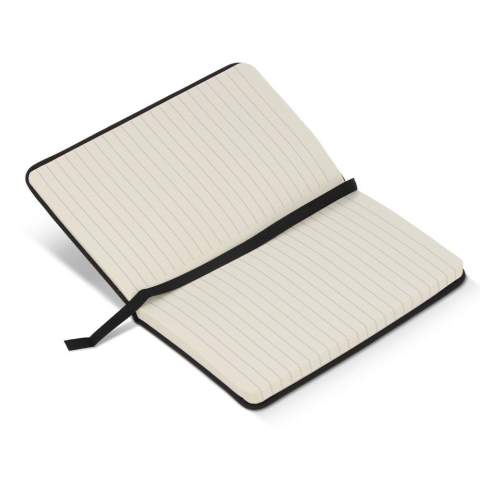 Voici notre carnet A6 avec des pages FSC ! Fabriqué à partir de matériaux R-PET/PU respectueux de l'environnement, c'est votre compagnon durable pour noter vos idées et vos notes. Chaque page que vous remplissez a un impact positif.