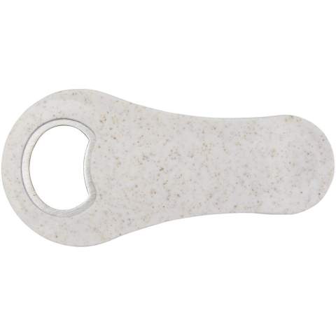 Flesopener gemaakt van tarwestro voor het openen van flessen bier, frisdrank, enz. Tarwestro is het overgebleven steeltje na het oogsten van tarwekorrels, waardoor er minder plastic wordt gebruikt.