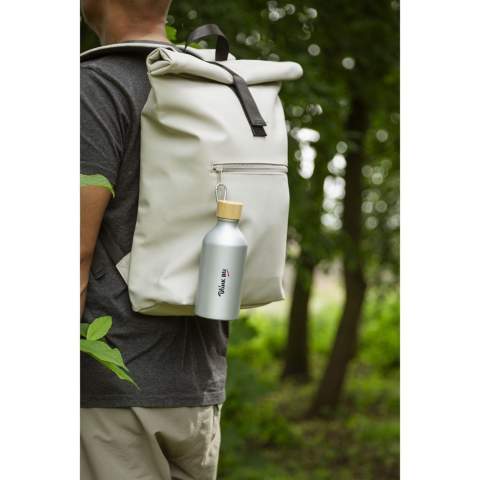 WoW! Single-walled water bottle made from recycled aluminium. With bamboo screw cap and an aluminium carabiner to easily attach the bottle to your bag or backpack. The carabiner is not to be used for climbing. You can take this ideal lightweight bottle with you everywhere. Only suitable for cold water. Leak proof. Not dishwasher-safe. GRS-certified. Total recycled material: 78%. Capacity 500 ml.     By using recycled aluminium, fewer new raw materials are used during the production of this product. This means less energy consumption and less use of water.