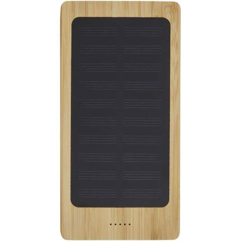 Batterie de secours en bambou de 8 000 mAh avec double sortie USB. Panneau solaire intégré pour une recharge rapide. Elle est idéale pour les activités de plein air. Entrée : 5 V/2 A Type-C, sortie 1 : USB 5 V/1 A, sortie 2 : USB 5 V/2 A. Aucun câble accessoire n'est fourni à des fins de durabilité. Livrée dans un coffret cadeau comprenant un manuel d'instructions (tous deux fabriqués à partir de matériaux durables).