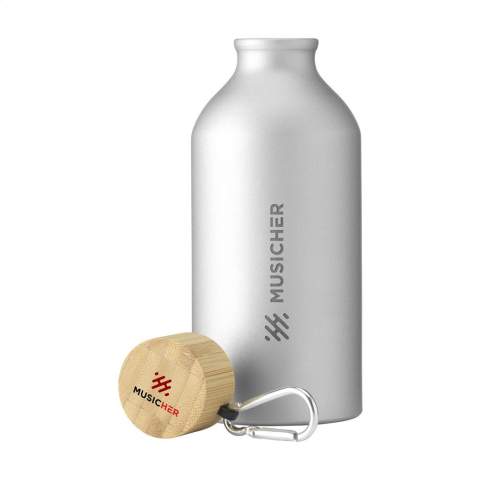 WoW! Single-walled water bottle made from recycled aluminium. With bamboo screw cap and an aluminium carabiner to easily attach the bottle to your bag or backpack. The carabiner is not to be used for climbing. You can take this ideal lightweight bottle with you everywhere. Only suitable for cold water. Leak proof. Not dishwasher-safe. GRS-certified. Total recycled material: 78%. Capacity 500 ml.     By using recycled aluminium, fewer new raw materials are used during the production of this product. This means less energy consumption and less use of water.