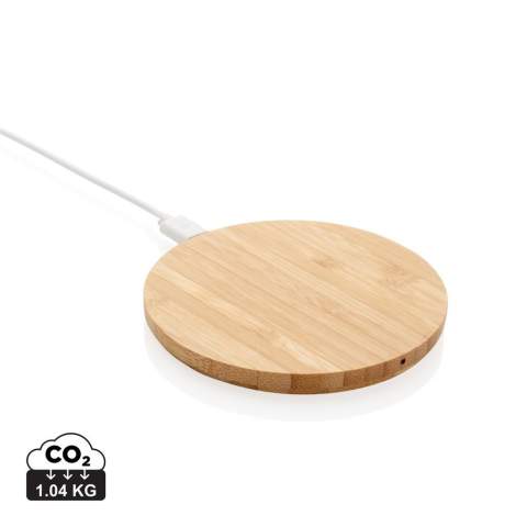 Chargeur sans fil de 5W en bambou certifié FSC® 100%. Compatible avec tous les appareils compatibles QI comme Android dernière génération, Iphone 8 et plus. Entrée: 5V/2A.  Induction : 5V/1A - 5W. Article et accessoires 100% sans PVC. Emballé dans une boite FSC®Mix. Câble micro USB en TPE  recyclé RCS de 150 cm inclus.<br /><br />WirelessCharging: true<br />PVC free: true