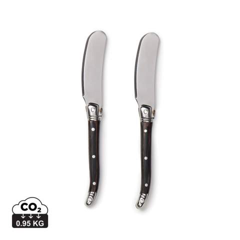 Exclusive 2-piece stainless steel butter knife set. These knives are perfect for spreading butter or jam on toast, bagels, muffins and more. The high-quality stainless steel blades ensure a smooth and effortless spread, while the sturdy pakka wood handles provide a comfortable grip. The set comes packed in an exclusive gift box, making it an ideal gift for any occasion.