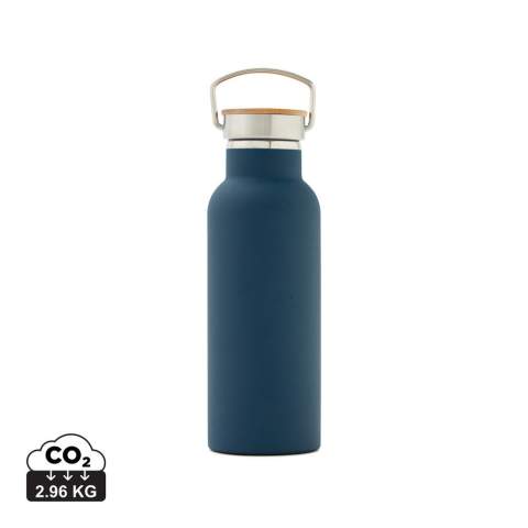 Miles Thermosflasche hat eine smarte Vakuumisolierung, die Wasser für bis zu 18 Stunden kalt und warme Getränke für bis zu 6 Stunden warm hält. Die Vakuumisolierung sorgt dafür, dass sich kein Kondenswasser bildet und so Ihre Tasche nicht nass wird. Die Flasche ist hergestellt aus 18/8 rostfreiem Stahl, was bedeutet, dass sie weder Geschmack noch Geruch des vorhergehenden Inhalts annimmt. Die Thermosflasche ist frei von giftigen Stoffen und kann ein Leben lang angewandt werden. Inhalt: 500ml. Nur Handwäsche.<br /><br />HoursHot: 6<br />HoursCold: 15