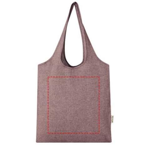 150 g/m² shopping tote bag with a trendy design featuring an open main compartment with 25 cm long handles. Made of recycled cotton and completely reusable, making it a great alternative to plastic bags. Resistance up to 5 kg weight. There may be minor variations in the colour of the actual product due to the nature of the production process.