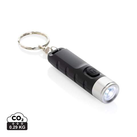 Per USB wiederaufladbare Schlüsselanhänger-Taschenlampe hergestellt aus RCS recyceltem ABS.  Die 1-LED-Schlüsselanhänger-Taschenlampe hat durch den 155mAh Akku eine Laufzeit von bis zu 3 Stunden mit einer einzigen Ladung. Wenn der Akku leer ist, kann er einfach über den Type-C-Eingang wieder aufgeladen werden. Die Taschenlampe verfügt über 3 Leuchtmodi (stark, mittel und blinkend) und hat eine Reichweite von bis zu 10 Metern. Verpackt in FSC-Mix-Kunststoffbox. Gesamter recycelter Inhalt: 33%, bezogen auf das Gesamtgewicht des Artikels. Die RCS-Zertifizierung gewährleistet eine vollständig zertifizierte Lieferkette der recycelten Materialien. PVC-frei. Inklusive Type-C Ladekabel aus recyceltem TPE.<br /><br />Lightsource: LED<br />LightsourceQty: 1<br />PVC free: true