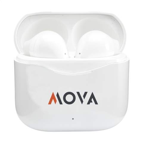 True wireless écouteurs sans fil de nouvelle génération, dans un boîtier de charge fabriquée en ABS recyclé. Ces écouteurs utilisent la technologie BT 5.1 pour une connexion fluide. Les écouteurs disposent d'une batterie de 30 mAh et ne prennent, lorsqu'ils sont placés dans le boîtier de charge de 200 mAh, qu'une heure pour se charger. La technologie de couplage automatique se traduit par une excellente reproduction sonore et un parfait réglage du volume par contrôle tactile. Passez facilement des appels téléphoniques en mode mains libres et écoutez de la musique sans avoir de câbles qui vous gênent. La connexion a une portée de 10 mètres. Comprend un câble de charge de type C sans PVC et un mode d'emploi. Certifié RCS. Matière recyclée totale : 62,5%. Par pièce dans une boîte.