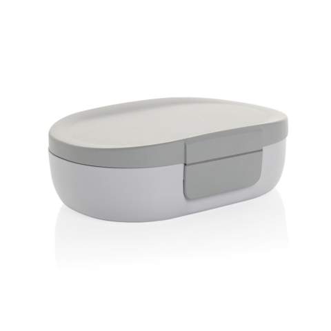 Maak kennis met de Atlas RCS Gerecyclede Plastic Lunchbox - lagere impact, 700 ml capaciteit, ideaal voor onderweg! Begin vandaag nog met eten uit lunchboxen met minder impact. Gemaakt met RCS (Recycled Claim Standard) gecertificeerde gerecyclede materialen, wat zorgt voor een volledig gecertificeerde toeleveringsketen van gerecyclede materialen. Met een totaal gerecyclede inhoud van 62% op basis van het totale gewicht van het artikel, is het milieuvriendelijk en vrij van BPA. Inclusief FSC®-gecertificeerde kraftverpakking, die je zelfs kunt hergebruiken als telefoonhouder, pennenhouder, of bloempot!