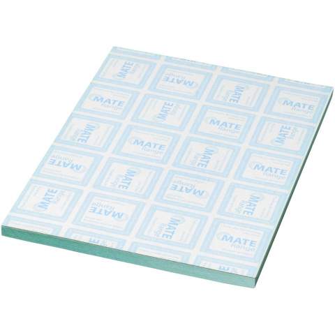 Bloc-notes Desk-Mate® A6 blanc avec des feuilles de papier vierge de 80 g/m². Marquage possible sur chaque feuille. Trois tailles disponibles  (25/50/100 feuilles).
