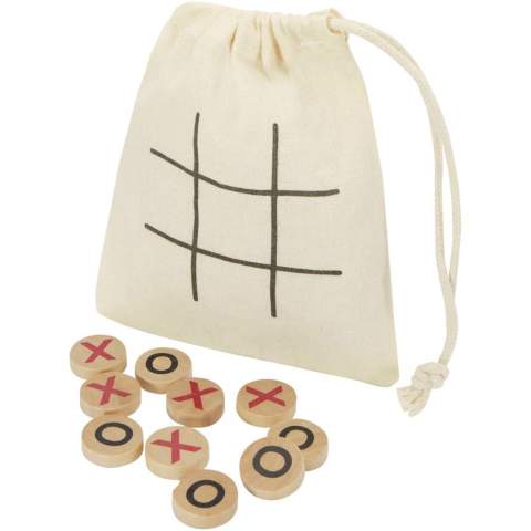 Klassischer Spielspaß trifft auf natürlichen Charme mit dem Whorl Tic-Tac-Toe-Spiel aus Holz, gefertigt aus hochwertigem Schima-Superba-Holz für eine glatte und langlebige Oberfläche. Die Spielfiguren werden in einem Baumwollbeutel mit Kordelzug geliefert, der gleichzeitig als Spielbrett dient – ein kompaktes Set, das sich gut für die Reise eignet.