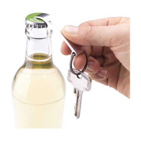 Porte-clés avec décapsuleur léger en aluminium recyclé. Certifié GRS. Matière recyclée totale : 79%.     L'utilisation d'aluminium recyclé permet de réduire le nombre de nouvelles matières premières utilisées pour la fabrication de ce produit. Cela signifie moins de consommation d'énergie et moins d'utilisation d'eau.