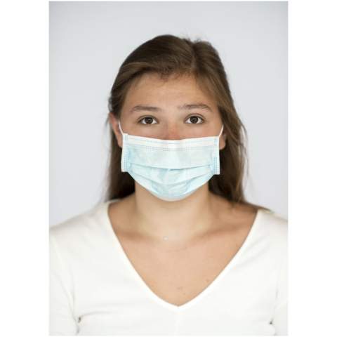 Graid-Schutz. Typ IIR Gesichtsmaske mit 3 Schichten. Gesichtsmaske mit weichem und starkem elastischen Band für die Ohren und Nasenklemme sorgt für eine gute Passform. Die Maske hat eine hohe bakterielle Filtration. Die Einwegmaske wird für die allgemeine Bevölkerung und medizinisches Fachpersonal empfohlen, um Kreuzkontamination zu reduzieren. Schutz vor und Minimierung des Infektionsrisikos. Bietet Komfort durch atmungsaktives Material, das die Haut nicht reizt. CE-Gekennzeichnet gemäß EU-Richtlinie über Medizinprodukte 93/42 / EWG, Anhang V.3&Vii, Regel 1 Klasse 1. Typ IIR nach EN 14683:2019 zugelassen. Wir garantieren Bakterienfiltereffekt (BFE) von 98% und Spritzfestigkeit.  Biokompatibilität getestet. Nur in 50er Einheiten erhältlich (Mindestbestellmenge 50 Stück). Verpackt in einer Box, 10 x 8 x 19 cm.
