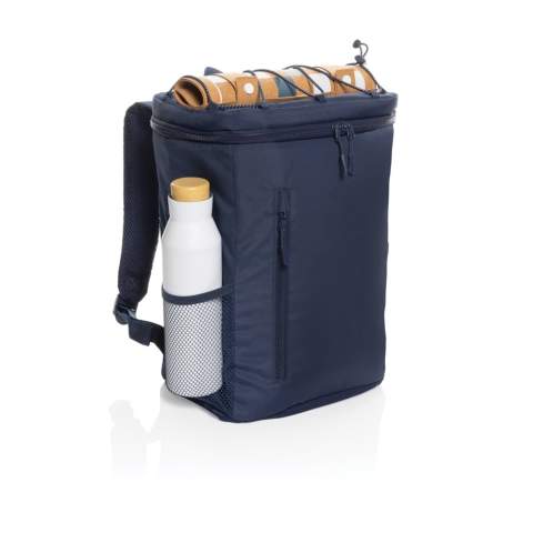 Restez au frais et organisé avec le sac à dos isotherme Sonny en rPET Aware™. Ce sac à dos comporte des bretelles réglables avec un accent réfléchissant pour plus de visibilité, ainsi qu'une poignée en sangle sur le dessus et une sangle élastique pour sécuriser les articles. Le compartiment principal est doté d'une doublure en PEVA gris argenté, qui permet de conserver la fraîcheur des aliments et des boissons. Il comporte également deux poches en filet pour les boissons et une poche frontale zippée pour faciliter l'accès aux objets essentiels. Les fermetures à glissière et les tirettes sont conçues avec des couleurs assorties ou complémentaires pour un look élégant et cohérent. Fabriqué en polyester recyclé avec le traceur AWARE™. 2 % des recettes de chaque produit vendu avec AWARE™ seront reversés à Water.org. Sans PVC.<br /><br />PVC free: true