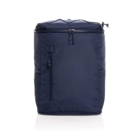 Restez au frais et organisé avec le sac à dos isotherme Sonny en rPET Aware™. Ce sac à dos comporte des bretelles réglables avec un accent réfléchissant pour plus de visibilité, ainsi qu'une poignée en sangle sur le dessus et une sangle élastique pour sécuriser les articles. Le compartiment principal est doté d'une doublure en PEVA gris argenté, qui permet de conserver la fraîcheur des aliments et des boissons. Il comporte également deux poches en filet pour les boissons et une poche frontale zippée pour faciliter l'accès aux objets essentiels. Les fermetures à glissière et les tirettes sont conçues avec des couleurs assorties ou complémentaires pour un look élégant et cohérent. Fabriqué en polyester recyclé avec le traceur AWARE™. 2 % des recettes de chaque produit vendu avec AWARE™ seront reversés à Water.org. Sans PVC.<br /><br />PVC free: true