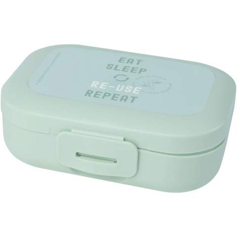 The 250 ml Bio clip snack box from Amuse Plus is ideal for bringing along some snacks. It is made of 37% sugar cane, a sustainable and renewable raw material. A perfect eco-friendly alternative to traditional plastic snack boxes. On the side there is a sturdy clip that keeps the snack box closed securely when on the go. Dishwasher safe. BPA-free. 
