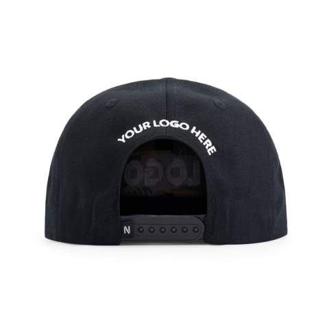 Your outfit is truly complete with this cool, high profile cap from our retail line. The cap has six panels, a flat peak and a high fit. Complete the street look with a colourful transfer or embroidery on the front. 