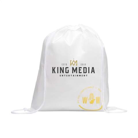 WoW! Sac à dos fabriqué à partir de déchets de maïs, matériau PLA à partir d'amidon de maïs. Avec des cordons de serrage. Capacité environ 8 litres.  Le sous-produit du maïs est appelé PLA. Le PLA (acide polyactinique) est généralement fabriqué à partir des sucres de la fécule de maïs, du manioc ou de la canne à sucre. Le PLA est 100% biodégradable et 100% compostable. Pour fabriquer une sorte de plastique (PLA) à partir du maïs, les grains de maïs sont mélangés avec du dioxyde de soufre dans de l'eau chaude, de sorte que tous les composants de ce mélange se transforment à nouveau en amidon, protéines et fibres. Le fil est fabriqué à partir des fibres et un sac peut être développé à partir de celui-ci. Le logo « bio bag compostable – made of corn » est imprimé sur le sac en standard.