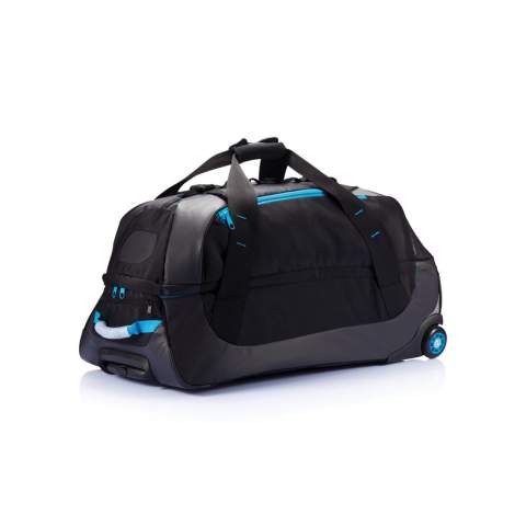 Ce sac en 600D est le sac outdoor par excellence. Grand compartiment principal zippé. Une multitude de pochettes internes zippées, avec une poche détachable en maille. Poignée du système de trolley en aluminium de couleur assortie.