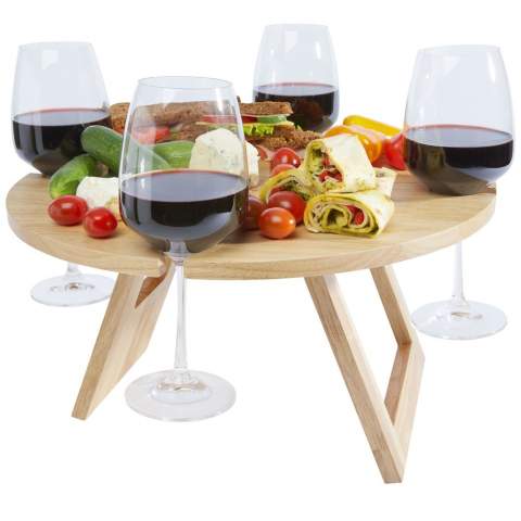With this foldable picnic table with 4 fixed wine glass holes, a picnic on the balcony, garden, or beach will always be very comfortable. It only takes a second to fold out and is easy to carry along.