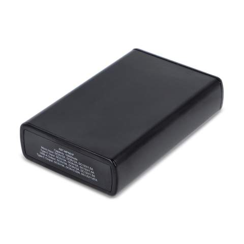 Ce powerbank de 10 000 mAh offre une alimentation électrique et des sorties multiples : deux ports USB-A (12V-1,5A max chacun) et un port Type-C (12V-1,67A max). Il offre une protection contre les surcharges, les décharges excessives, les courts-circuits et les surtensions pour une charge sûre, garantissant une alimentation rapide et efficace de vos appareils.