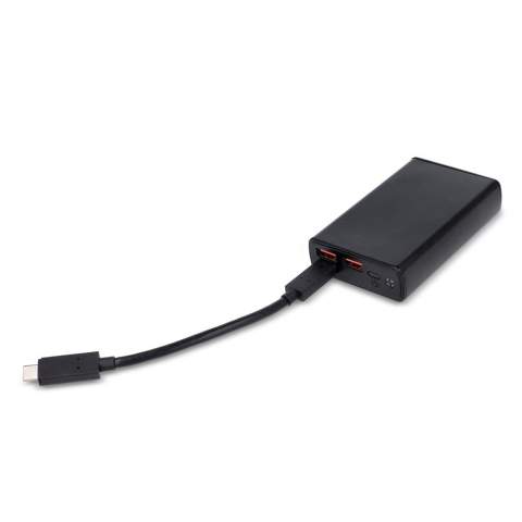 Ce powerbank de 10 000 mAh offre une alimentation électrique et des sorties multiples : deux ports USB-A (12V-1,5A max chacun) et un port Type-C (12V-1,67A max). Il offre une protection contre les surcharges, les décharges excessives, les courts-circuits et les surtensions pour une charge sûre, garantissant une alimentation rapide et efficace de vos appareils.