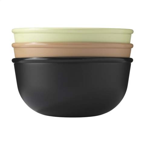 Bol alimentaire réutilisable avec couvercle transparent en PP 100% recyclable. Idéal pour une utilisation pendant les déplacements ou pour le déjeuner à l'école ou au travail. Peut également être utilisée comme boîte à aliments frais. Ce bol alimentaire et son contenu doivent être transportés à la verticale pour éviter les fuites. Convient au micro-ondes. Sans BPA. Ne passe pas au lave-vaisselle. Fabriqué en Allemagne. Capacité 1.000 ml.