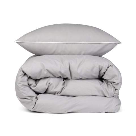 This elegant set features a solid colour design with piping detail in contrasting colour along the edges, adding a touch of sophistication to your bedding ensemble. Complete with two pillowcases (50x60 cm) and two duvet covers (150x210 cm), it ensures a coordinated and chic look for your bed. The Organic Content Standard (OCS) verifies organically grown material and tracks it from source to final product. This product contains 98% OCS certified organic cotton.