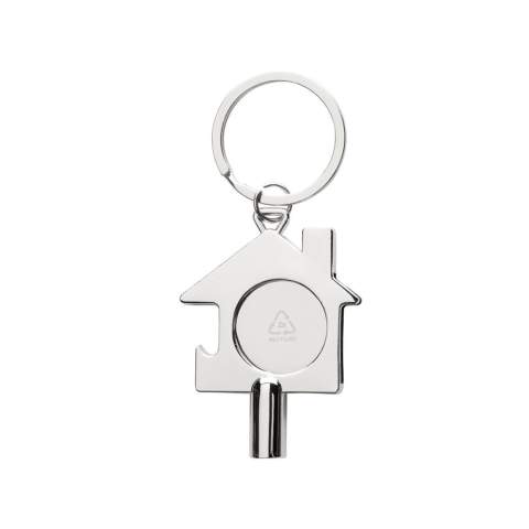 Multifunctionele sleutelhanger met radiatorsleutel, caddymuntje en sterke flesopener. Gemaakt van RCS-gerecycled zinc alloy. Totaal gerecycled materiaal: 69% op basis van het totale gewicht van het item. RCS-certificering zorgt voor een volledig gecertificeerde toeleveringsketen van de gerecyclede materialen. Verpakt in papieren zak. De winkelwagenmunt is 2,23 mm dik, vergelijkbaar met een 1-euromunt.