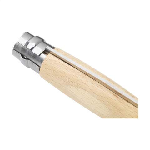 Couteau de poche conçu par Opinel. La lame de ce couteau est en acier inoxydable Sandvik 12C27. Le manche est en bois de hêtre, recouvert d'une couche de vernis pour le protéger de l'humidité et de la saleté. 95% du bois provient d'entreprises françaises gérées durablement. La poignée est munie d'un cordon en cuir. Lorsqu'il est ouvert, le couteau a une longueur de 19 cm et est sécurisé par un système de verrouillage Virobloc®. Ce couteau est idéal pour les pique-niques, les barbecues, la pêche ou le repérage. Un couteau de poche de tous les jours qui peut être utilisé pour un large éventail de tâches. Fabriqué en France. Attention, la législation en vigueur s'applique concernant la possession et / ou le transport de couteaux ou d'outils multifonctions en public.
