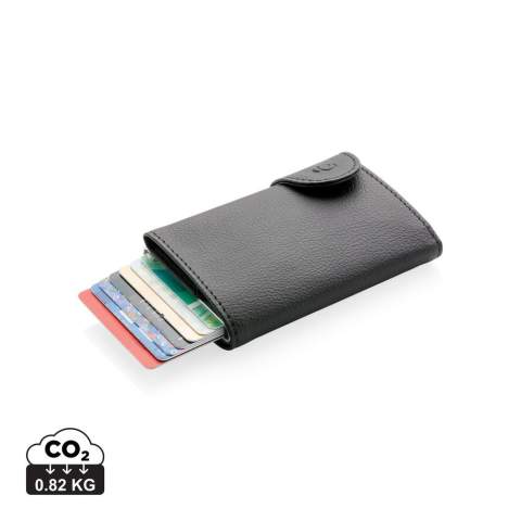 Dieser solide Aluminium Kartenhalter schützt Ihre wichtigsten Karten vor RFID-Attacken. Nie wieder gebrochene oder verbogene Karten. Passend für 7 Karten oder 5 geprägte Karten. Mit einfachem Schiebemechanismus um an die Karten zu gelangen. Im Geldfach bewahren Sie Ihr Bargeld auf.