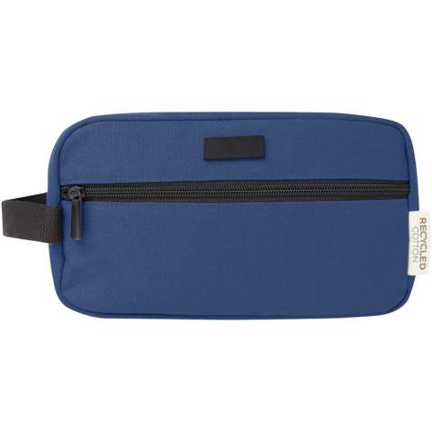 Travel accessory pouch made of GRS certified recycled canvas and GRS certified RPET lining. Featuring a zippered front pocket and one zippered main compartment with organisational pockets, and a comfortable webbing. The decorative metal plate can make a logo shine through its subtle and matt finish. Capacity: 3.5 litres.