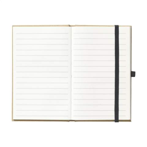 A6-formaat notitieboekje van gerecycled materiaal. Met ca. 80 vel/160 pagina's crèmekleurig, gelinieerd FSC Mix gecertificeerd papier (70 g/m²), handige penlus en elastische sluiting.