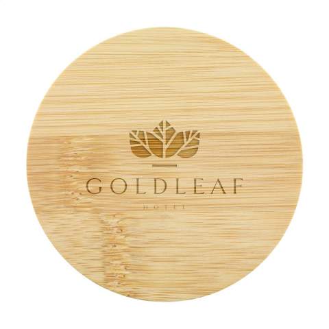 Bougie parfumée exclusive Wooosh Sweet Vanilla versée dans un bocal en verre magnifiquement poli avec un couvercle en bambou. Cette bougie crée une atmosphère apaisante dans votre maison. La bougie parfumée est fabriquée à partir de cire de soja écologique avec 5% d'huile de parfum aromatique. Dès que la mèche est allumée, la cire fond et un délicieux et doux parfum de vanille se répand dans la pièce. Ce parfum chaleureux et invitant sera apprécié de tous et convient à toutes les saisons. Avec 14 heures de combustion, cette luxueuse bougie parfumée s'intègre dans n'importe quel intérieur.  Lorsque vous allumez la bougie pour la première fois, laissez la couche supérieure de cire fondre complètement. Cela garantit une combustion uniforme et la meilleure expérience possible en matière de parfum. Le cadeau parfait pour toute occasion. Par pièce dans une Wooosh boîte cadeau luxueuse.
