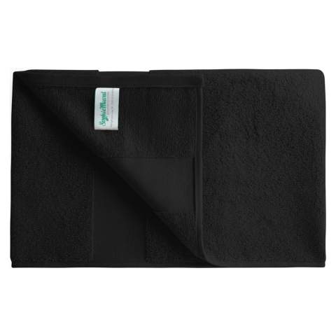 Ces serviettes résistantes font de votre salle de bains un véritable paradis des couleurs. Créez de beaux ensembles assortis et faites votre choix parmi les 17 couleurs disponibles. En ring-spun et donc plus duveteuse et résistante que toutes les autres serviettes. Comprend deux bandes de 6 cm chacune. Broderies et impressions sur demande.