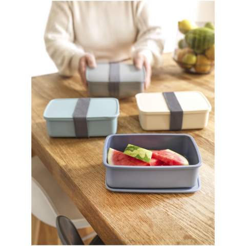 The 800 ml Dovi lunch box is made of 100% recycled plastic, making it a sustainable and on-trend choice. Comes with an elastic band closure, keeping the lid securely in place for when on the go.