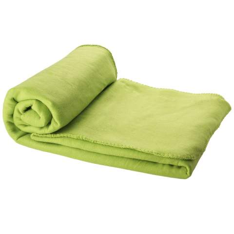 Jemandem eine warme Umarmung zukommen zu lassen, ist mit der Huggy Decke, 150 x 120 cm, ganz einfach. Die einfarbige Decke besteht aus 100% Polarfleece, 200 g/m², einem weichen und bequemen Material, das schnell die nötige Wärme spendet und die Körperwärme speichert. Rollen Sie die Decke zusammen und stecken Sie sie in den praktischen Beutel mit Kordelzugverschluss, um sie ohne großen Platzverlust zu verstauen.    
 