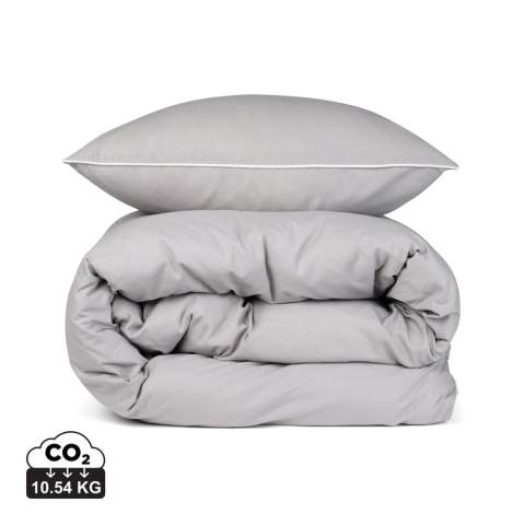 This elegant set features a solid colour design with piping detail in contrasting colour along the edges, adding a touch of sophistication to your bedding ensemble. Complete with two pillowcases (50x60 cm) and two duvet covers (150x210 cm), it ensures a coordinated and chic look for your bed. The Organic Content Standard (OCS) verifies organically grown material and tracks it from source to final product. This product contains 98% OCS certified organic cotton.