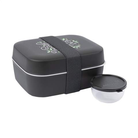 A practical PP plastic lunch box from the Amuse brand. With a very large capacity and various options. The lunch box is adjustable in 3 heights and has several compartments and an elastic closure. The ribbed partition can be used as a lid or as a divider between food items. So you can separate a salad from bread with ease. In the separate, sealable and leak-proof jar you can take dressing or ingredients to season your meal. In summer, fill the jar with ice cubes and keep your lunch deliciously cool. The ribbed bottom provides ventilation, so the contents stay fresh for longer. Perfect for carrying an extensive and varied lunch. BPA-free. Only the lunch box is suitable for the microwave, freezer and dishwasher up to 65°C. Hand washing is recommended to preserve the print. Capacity 500 ml. Made in Belgium.