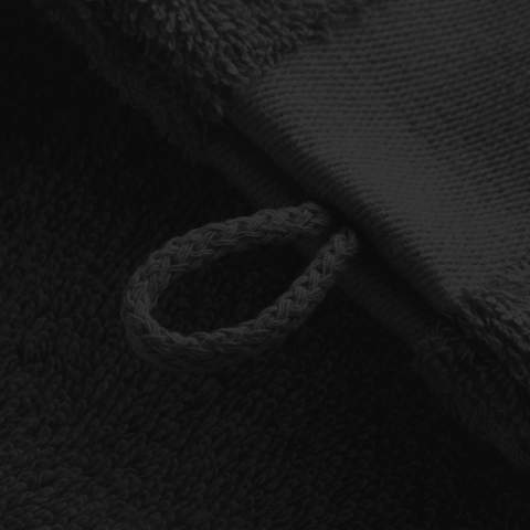 Complétez votre salle de bains avec ce gant de toilette fonctionnel aux couleurs vives. Pour tous les jours. En ring-spun et donc plus duveteux et résistant que d’autres gants de toilette. Comprend une bande de 4 cm. Broderies et impressions sur demande.