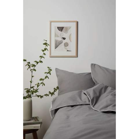 This elegant set features a solid colour design with piping detail in contrasting colour along the edges, adding a touch of sophistication to your bedding ensemble. Complete with two pillowcases (50x60 cm) and two duvet covers (150x210 cm), it ensures a coordinated and chic look for your bed. The Organic Content Standard (OCS) verifies organically grown material and tracks it from source to final product. This product contains 98% OCS certified organic cotton.