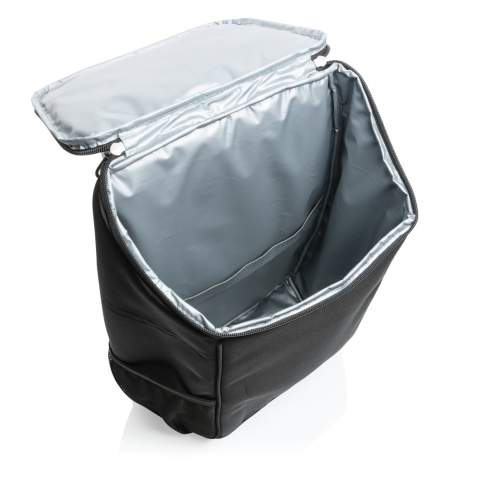 Sac à dos isotherme Swiss Peak AWARE™ en polyester recyclé à l’extérieur et doublure en PEVA avec une large ouverture pour un accès facile à vos aliments et boissons. Une poche supérieure avec fermeture à zip vous assure de pouvoir ranger tous vos objets nécessaires. Peut contenir jusqu'à 6 bouteilles ou 25 canettes. Avec le traceur AWARE™ qui valide l'utilisation authentique de matériaux recyclés. Fabriqué avec 13,9 bouteilles PET. 2 % des recettes de chaque produit AWARE™ vendu seront reversées à Water.org.<br /><br />PVC free: true