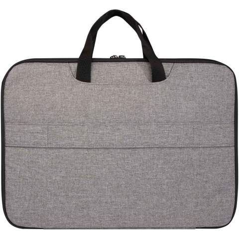 La sacoche pour ordinateur portable 2 en 1 Libra est parfaite pour les déplacements quotidiens ou les voyages en raison de ses fonctionnalités et de son design bien pensés. Elle est fabriquée à partir de polyester recyclé certifié GRS et d'une doublure en RPET. Elle est dotée d'un compartiment principal zippé qui peut s'ouvrir à 180 degrés pour faciliter les contrôles de sécurité. La sacoche comprend également une housse pour ordinateur portable 14" protégée en néoprène de qualité d'un côté, 2 poches en maille filet de l'autre côté, une poche avant zippée, une sangle pour trolley à l'arrière et deux poches ouvertes pour un rangement supplémentaire où vous pouvez également ranger facilement les poignées en sangle, la transformant en housse pour ordinateur portable.