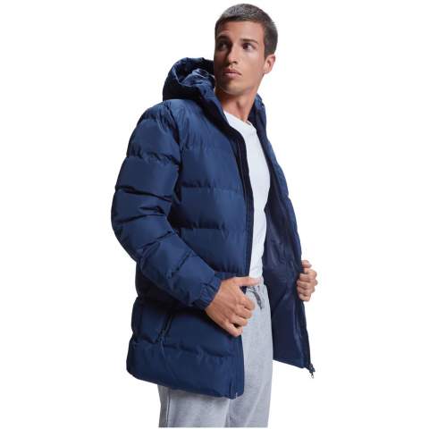 Padded sports parka. Hood with peak. Front zip with matching puller and chin protector. Elastic cuffs. Two side pockets with zip. Interior left chest pocket. Inner access for reprocessing. Removable label. Waterproof. Wind-proof.
