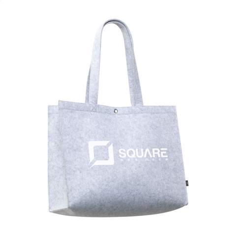 WoW! Tough, generously sized Shopping bag made from RPET felt. This bag offers lots of space and features long handles and a press stud close. The durable material this bag is made from provides a very high-quality finish. GRS-certified. Total recycled material: 95%. Capacity approx. 20 litres.