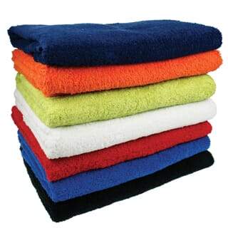 Treat yourself to this high-quality 520 gr/m² towel. It measures 140x70 cm and is made of ring-spun cotton. This luxury towel is finished with one 6 cm high band.