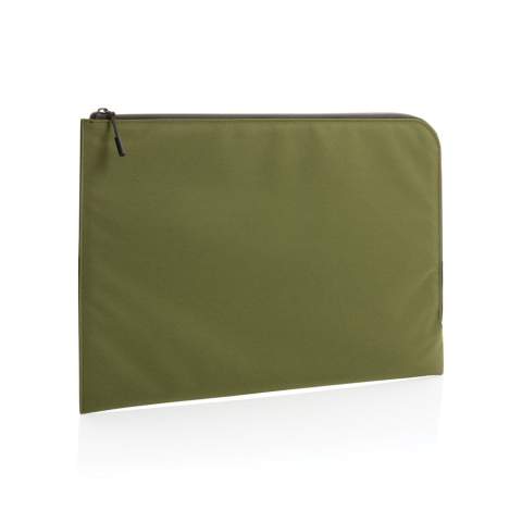 Berg je laptop veilig op in de strakke en minimalistische 15,6-inch laptophoes met ritssluiting aan de bovenkant. Gemaakt van gerecycled polyester. Met AWARE™-traceer die het echte gebruik van gerecyclede materialen valideert. Elke laptophoes heeft 4,5 0,5 hergebruikt PET-flessen L. 2% van de opbrengst van elk verkocht Impact-product wordt gedoneerd aan Water.org PVC-vrij.<br /><br />FitsLaptopTabletSizeInches: 15.6<br />PVC free: true
